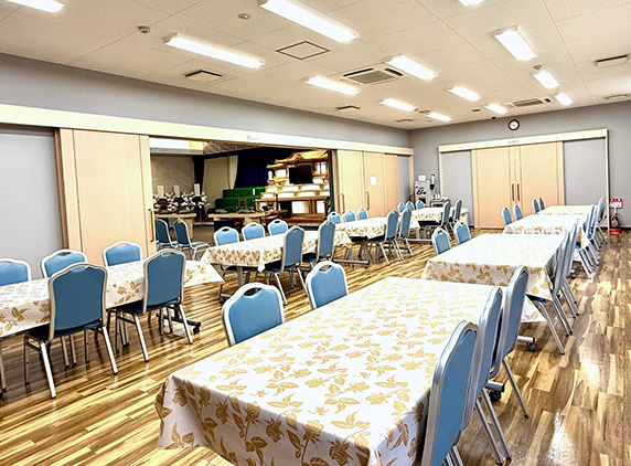 会食室 アトラス大田原りんどう式場の明るく広い会食室